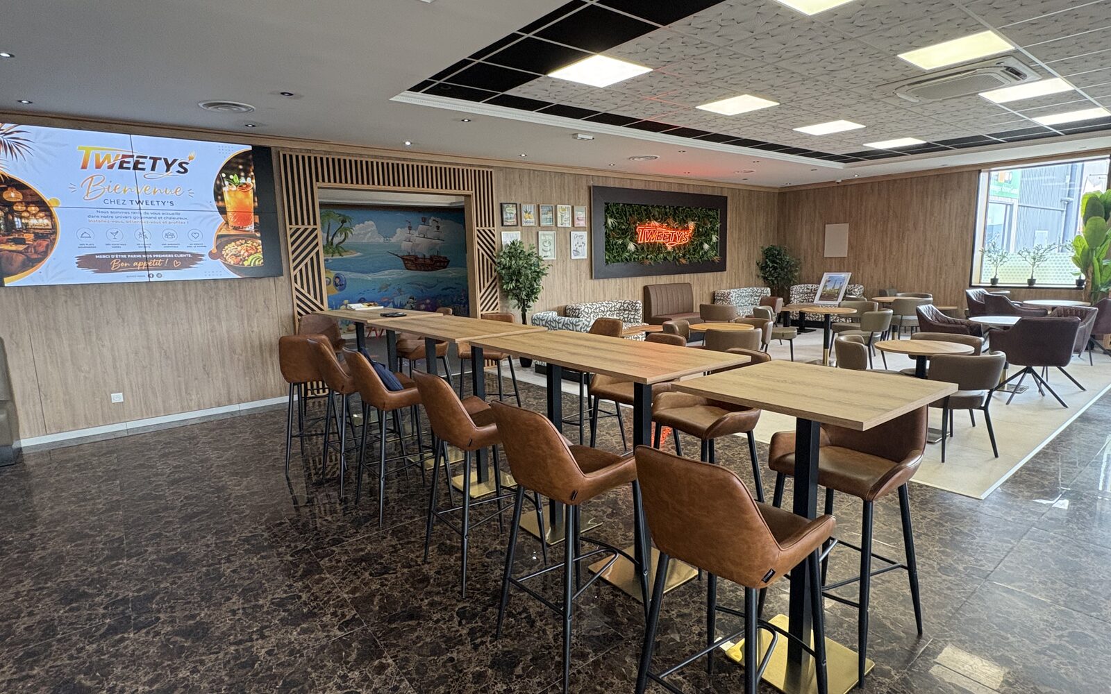 La salle du restaurant Tweety's